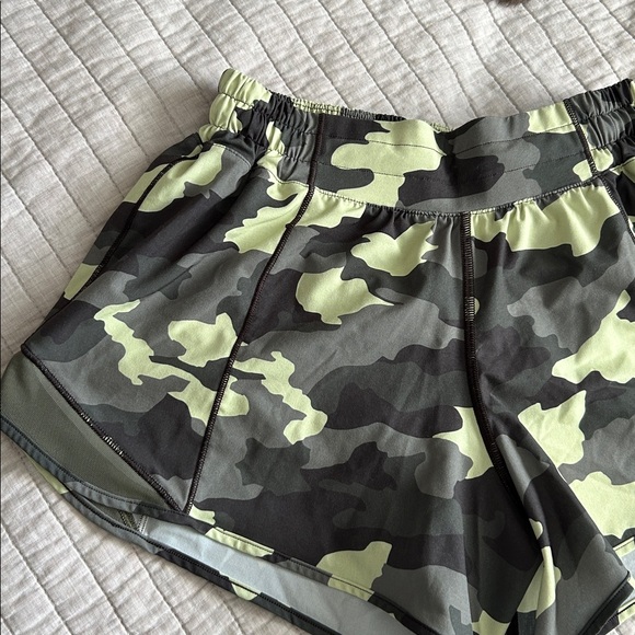Lululemon hotty hot neon army green, gray camo, running lined shorts women’s 4 - Picture 3 of 13